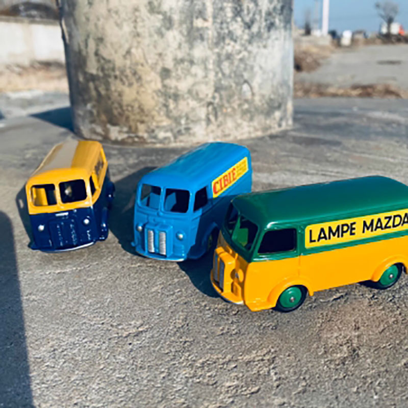 Party Games Bus - Juguetes Dinky a escala 1:64, aleación