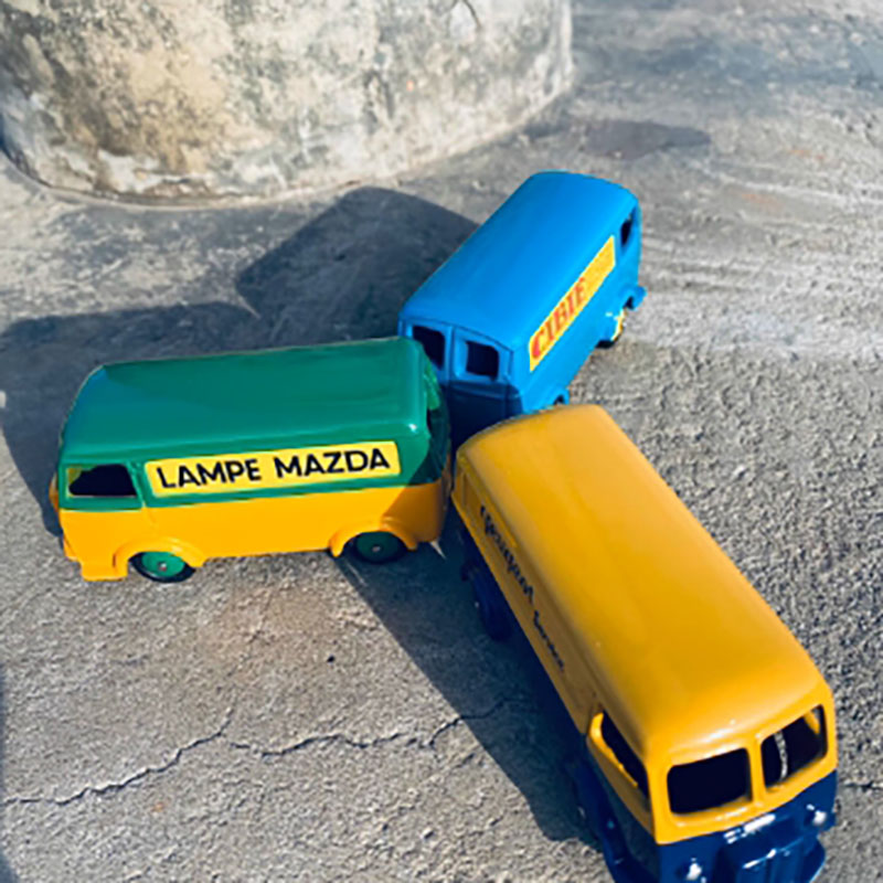 Juguetes Dinky a escala 1:64,  - Party Games Bus reseña y precio