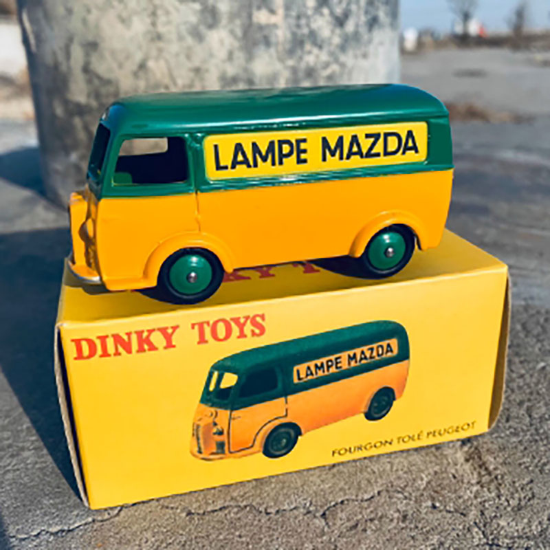 Juguetes Dinky a escala 1:64,  - Party Games Bus reseña y precio